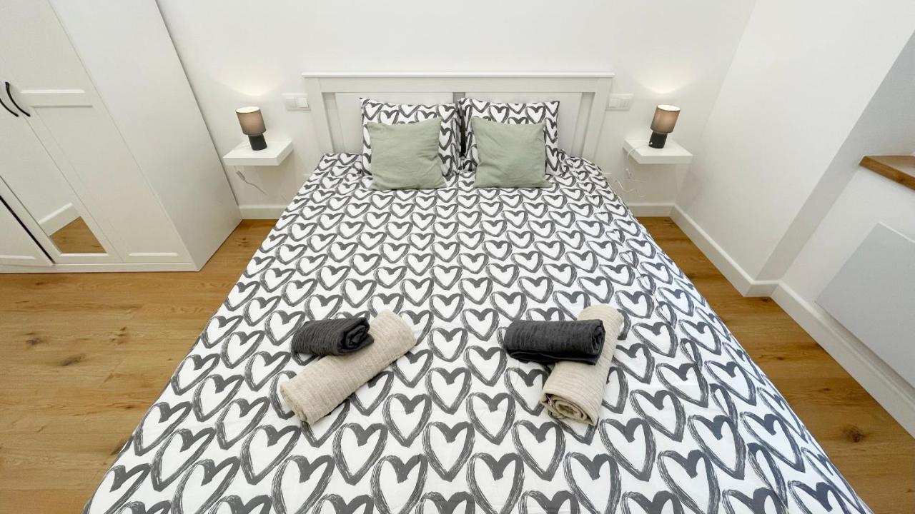 Sipsix Apartment - Modern 2 Bedroom Newly Renovated Flat With Ac In Budapest City Centre Luaran gambar