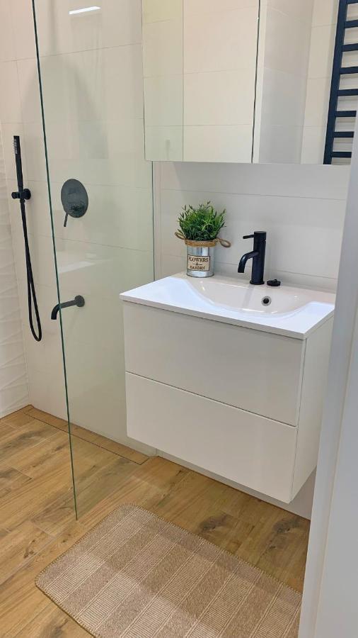 Sipsix Apartment - Modern 2 Bedroom Newly Renovated Flat With Ac In Budapest City Centre Luaran gambar