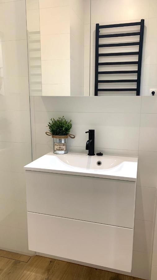 Sipsix Apartment - Modern 2 Bedroom Newly Renovated Flat With Ac In Budapest City Centre Luaran gambar