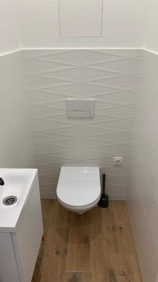 Sipsix Apartment - Modern 2 Bedroom Newly Renovated Flat With Ac In Budapest City Centre Luaran gambar