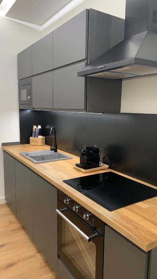 Sipsix Apartment - Modern 2 Bedroom Newly Renovated Flat With Ac In Budapest City Centre Luaran gambar