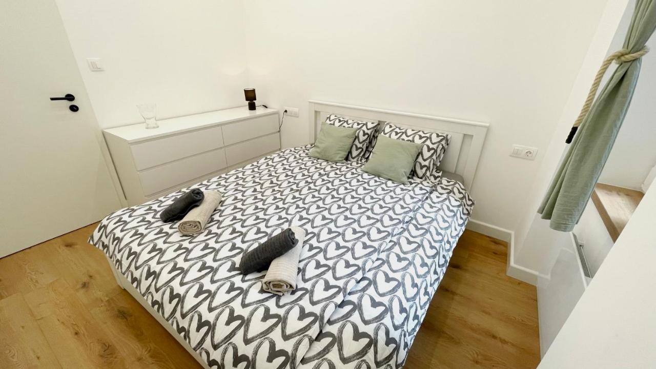 Sipsix Apartment - Modern 2 Bedroom Newly Renovated Flat With Ac In Budapest City Centre Luaran gambar
